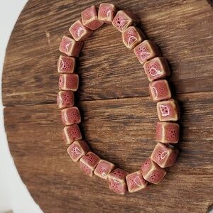 B2302 pink‎ Goldstone finish bracelet square beaded stretch